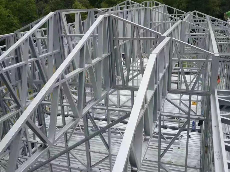  鋼結(jié)構(gòu)中輕鋼和重鋼有哪些不同